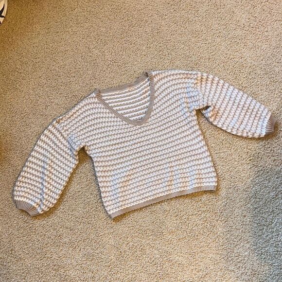 Amazon White and Tan V-Neck Striped Sweater - Picture 1 of 4